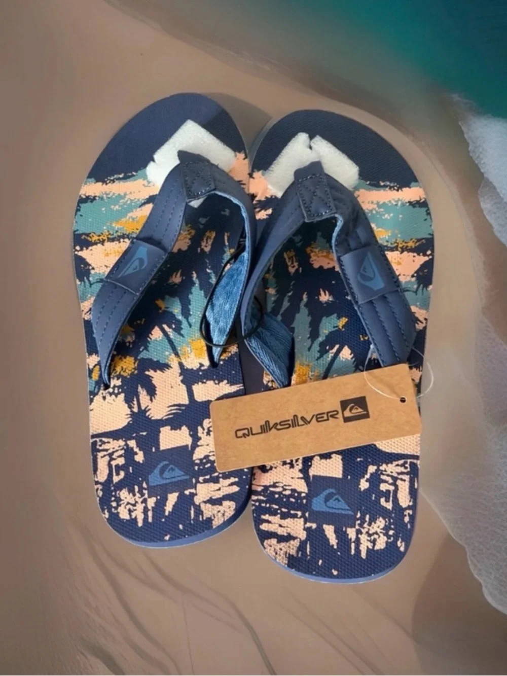 Quiksilver Foundation Men’s Size 9 Flip Flops Sandals. Navy Sunset Print. New